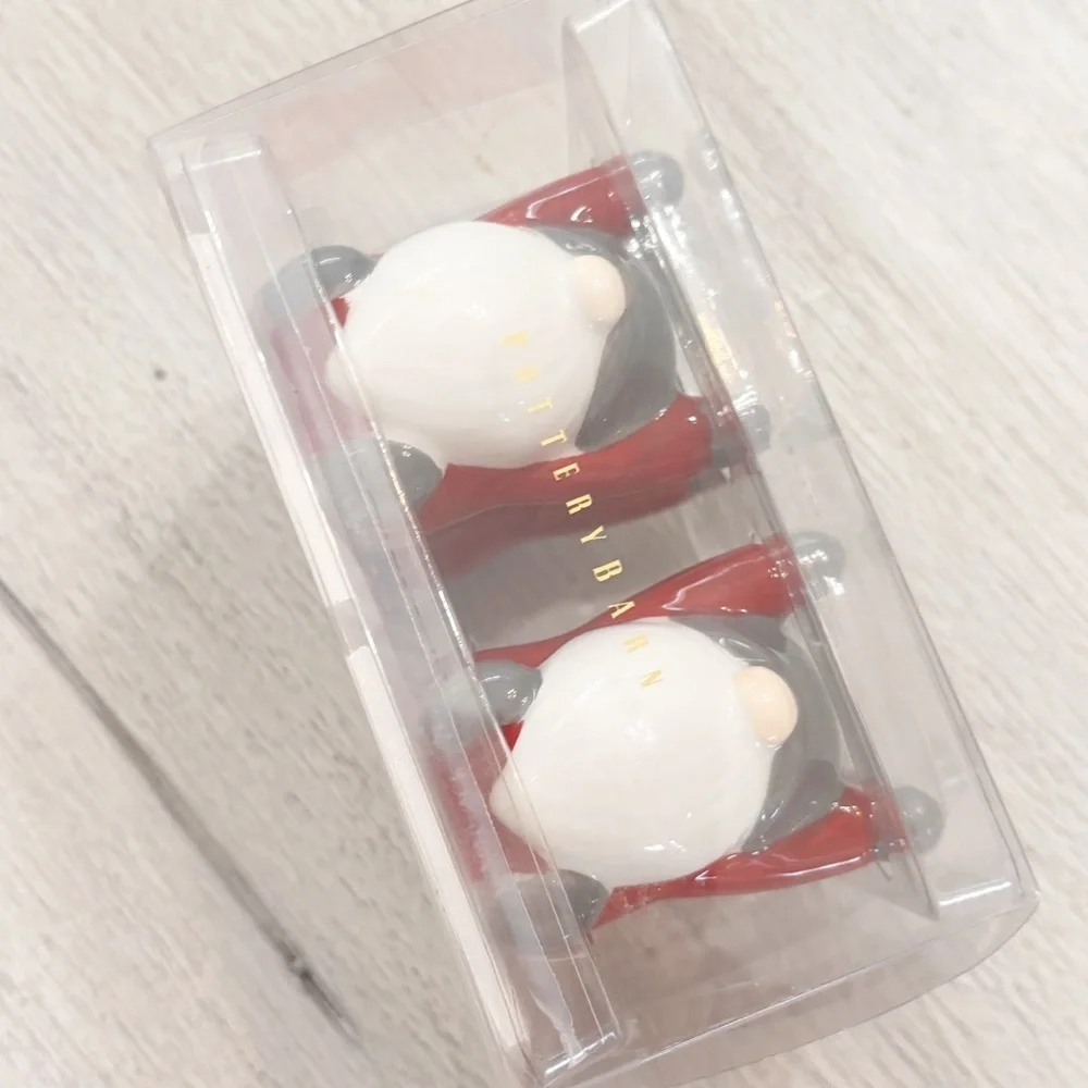 New POTTERY BARN Set Of 4 Ceramic Gnome Place Card Holders With 20 Place Cards